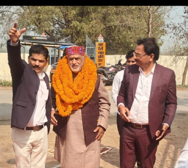 बीजेपी के पूर्व विधायक सुरेन्द्र प्रताप सिंह कोर्ट से बारी लोगो ने किया स्वागत