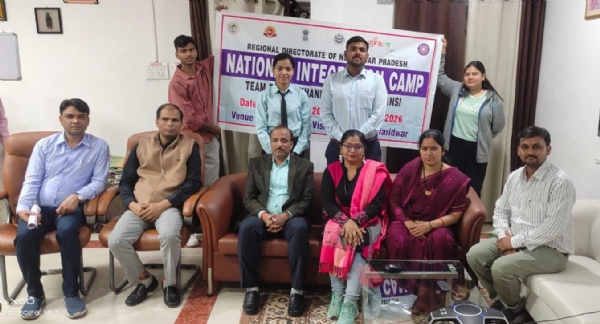 कार्यक्रम में उपस्थित अतिथि व अन्य