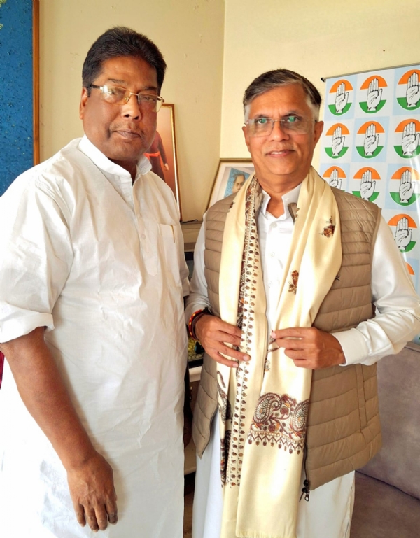 अररिया फोटो:पवन खेड़ा के साथ सुमन कुमार मल्लिक