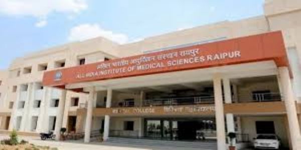 छत्तीसगढ़ के रायपुर एम्स अस्पताल में तीसरी मंजिल से कूदकर मरीज ने दी जान