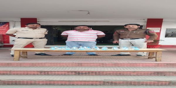 34 पाव देशी प्लेन शराब के साथ आरोपित गिरफ्तार