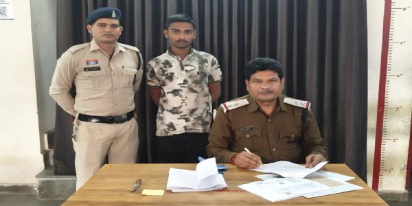 धारदार हथियार से राहगीरों को डराने वाला युवक गिरफ्तार, रिमांड पर भेजा