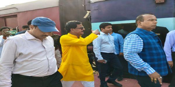 अमृत स्टेशन योजना के कार्यों की प्रगति पर महाप्रबंधक की समीक्षा