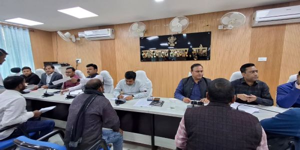 जिला जनता दरबार में 58 मामलों की सुनवाई, डीएम ने दिए त्वरित निष्पादन के सख्त निर्देश