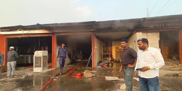 कूलर फैक्ट्री में लगी भीषड़ आग