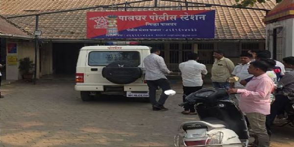 महाराष्ट्र के पालघर और धुले में दो अलग-अलग सड़क हादसों में चार लोगों की मौत