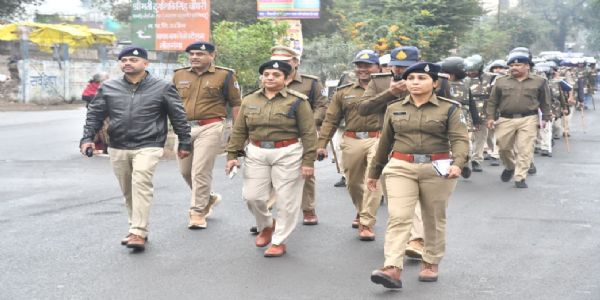 उज्जैनः घण्टाघर चौक और तोपखाना क्षेत्र में भारी पुलिस बल से दिखाई ताकत