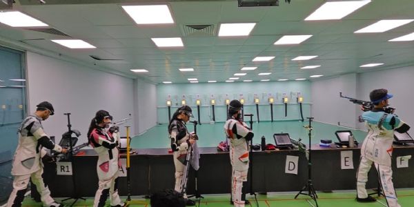 भारत के शीर्ष 10 मीटर एयर राइफल निशानेबाज़ नवी मुंबई पहुंचे