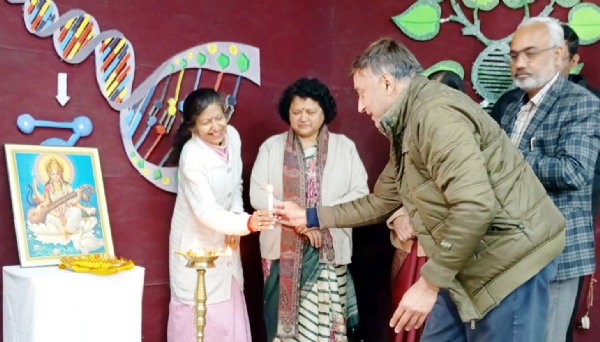 कार्यशाला का दीप प्रज्ज्वलित कर शुभारंभ