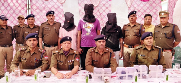 पुलिस की गिरफ्त में आरोपित