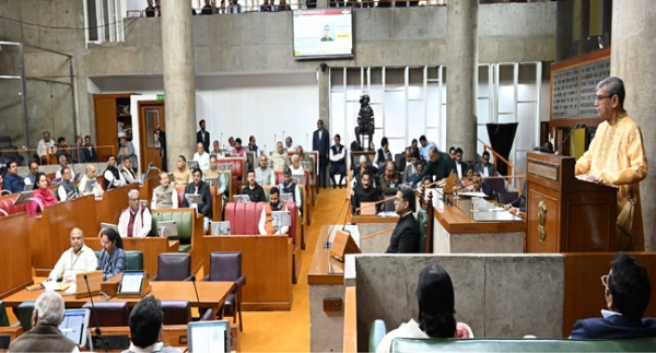 हरियाणा के राज्यपाल विधानसभा में अभिभाषण देते हुए हरियाणा के राज्यपाल विधानसभा में अभिभाषण देते हुए