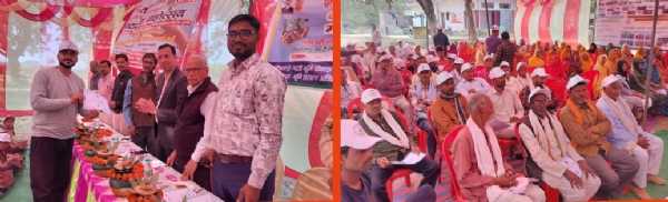 वाटरशेड महोत्सव में महिलाओं को जागरूक करते अधिकारी