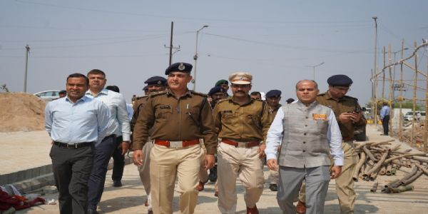अपर पुलिस महानिदेशक, सीआईडी मनोज कौशिक तथा ग्रामीण विकास विभाग के सचिव मनोज कुमार ने उपायुक्त कर्ण सत्यार्थी अपर पुलिस महानिदेशक, सीआईडी मनोज कौशिक तथा ग्रामीण विकास विभाग के सचिव मनोज कुमार ने उपायुक्त कर्ण सत्यार्थी