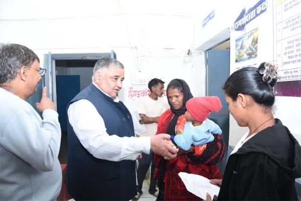 मंत्री राजेश अग्रवाल ने मुख्यमंत्री साय के जन्मदिवस पर पूजा-अर्चना कर बांटे फल