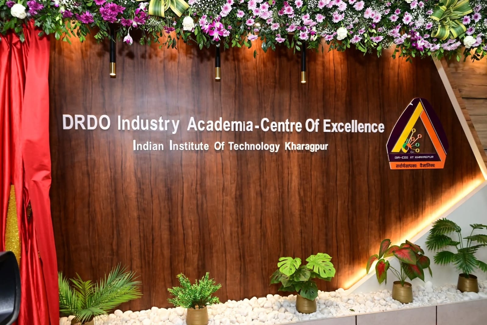 आईआईटी खड़गपुर में भारतीय प्रौद्योगिकी संस्थान खड़गपुर में डीआरडीओ उद्योग-शैक्षणिक उत्कृष्टता केंद्र का उद्घाटन