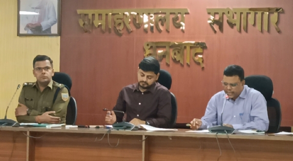 प्रेस कॉन्फ्रेंस के दृश्य