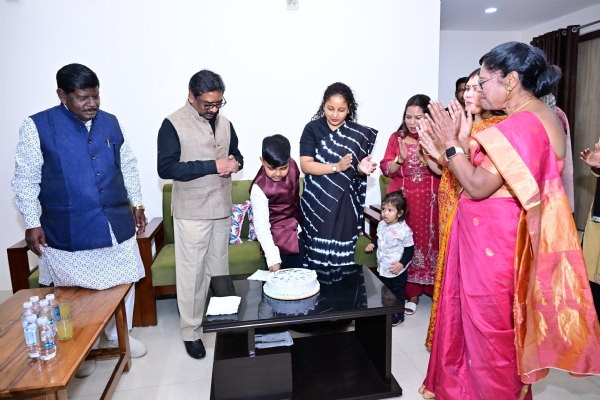 मुख्यमंत्री सहित अन्य मुख्यमंत्री सहित अन्य