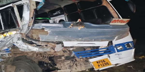 हादसे के बाद बस की तस्वीर हादसे के बाद बस की तस्वीर