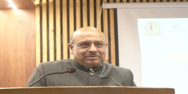 दिल्ली विश्वविद्यालय के शहीद भगत सिंह कॉलेज के शैक्षणिक सभागार में ‘चुनौतियां और अवसर : एक आर्थिक परिप्रेक्ष्य’ विषय पर आयोजित तीसरे राष्ट्रीय सेमिनार को संबोधित करते दिल्ली विधानसभा अध्यक्ष विजेंद्र गुप्ता दिल्ली विश्वविद्यालय के शहीद भगत सिंह कॉलेज के शैक्षणिक सभागार में ‘चुनौतियां और अवसर : एक आर्थिक परिप्रेक्ष्य’ विषय पर आयोजित तीसरे राष्ट्रीय सेमिनार को संबोधित करते दिल्ली विधानसभा अध्यक्ष विजेंद्र गुप्ता