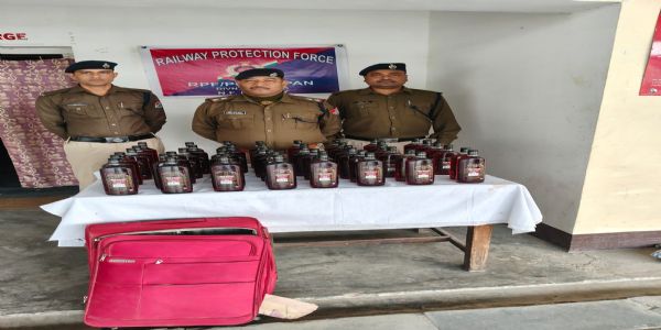 रगांपारा आरपीएफ ने जब्त की तस्करी कर लायी गयी शराब