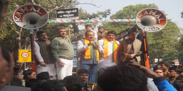 (लीड) कांग्रेस मुख्यालय पर भाजपा का प्रदर्शन, कई कार्यकर्ता हिरासत में