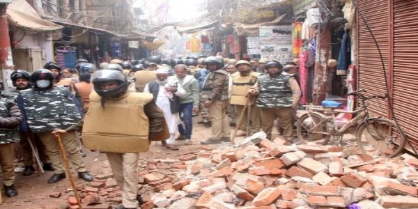 दालमंडी में दुकानदारों से मिलने जाने वाले सपा नेताओं को किया गया नजरबंद