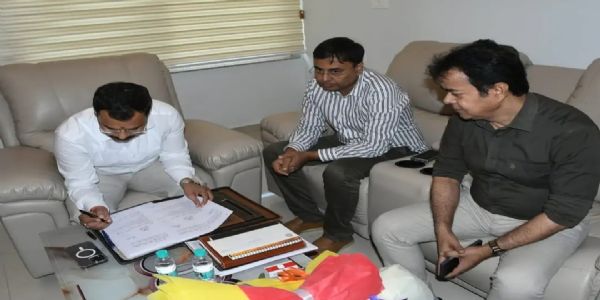 व्हाइट टॉपिंग रोड से शहर को मिलेगी मजबूत और टिकाऊ सड़क : नगर आयुक्त