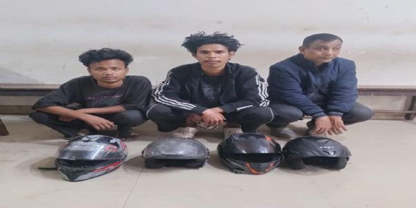 हेलमेट चुराने के आरोप में तीन गिरफ्तार