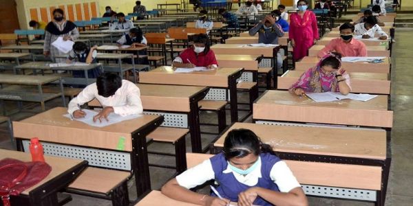 ग्वालियरः प्राइमरी एवं मिडिल बोर्ड की परीक्षा में गलत प्रश्न-पत्र देने के मामले में स्कूल प्रबंधन एवं बीआरसीसी को नोटिस