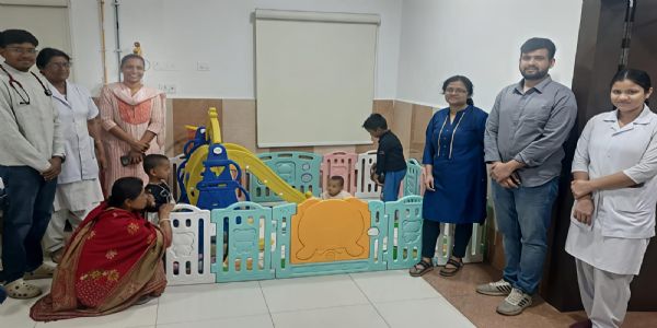 बर्नपुर अस्पताल के शिशु रोग विभाग में नन्हें मरीजों के लिए सकारात्मक वातावरण की शुरुआत