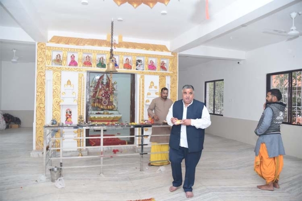 मंत्री राजेश अग्रवाल ने मुख्यमंत्री साय के जन्मदिवस पर पूजा-अर्चना कर बांटे फल