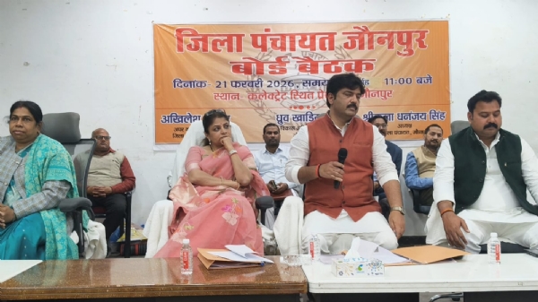 जिला पंचायत अध्यक्ष श्री कला धनंजय सिंह और एमएलसी बृजेश सिंह