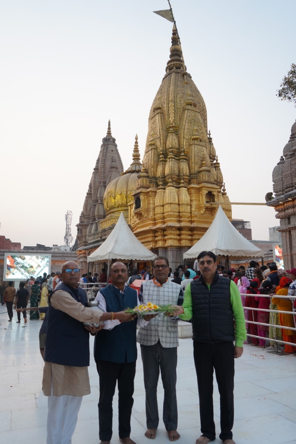 पवित्र जौ के साथ मंदिर के अफसर पवित्र जौ के साथ मंदिर के अफसर