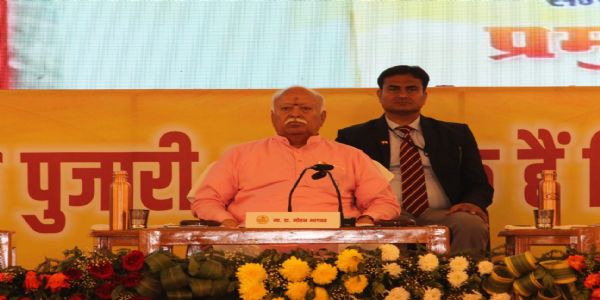 राष्ट्रीय स्वयंसेवक संघ के सर संघचालक डॉ. मोहन भागवत संबोधित करते हुए