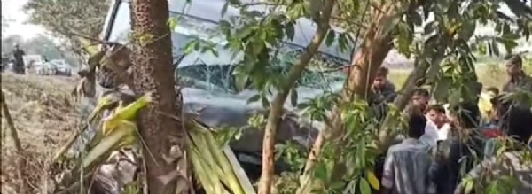 माजुली जा रही बस दुर्घटनाग्रस्त 11 घायल माजुली जा रही बस दुर्घटनाग्रस्त 11 घायल