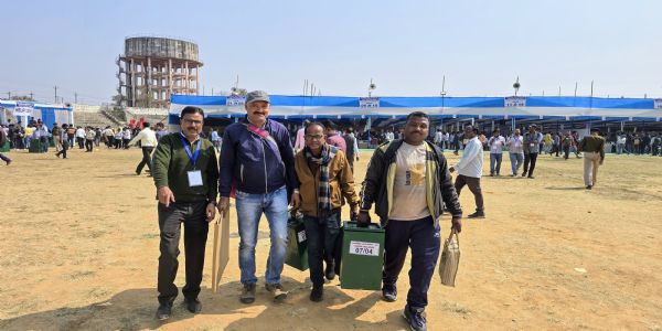 उपायुक्त और एसएसपी ने किया पोलिंग पार्टियों को रवाना