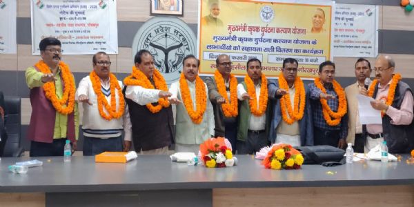 एसडीएम सदर ने राजस्व निरीक्षक संघ के विजयी पदाधिकारियों को सौंपा प्रमाण पत्र