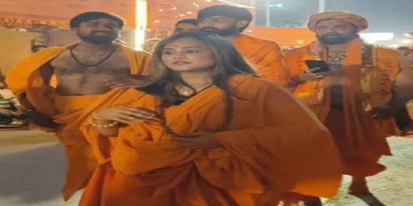 मृगीकुंड स्नान विवाद: इन्फ्लुएंसर कीर्ति पटेल गिरफ्तार