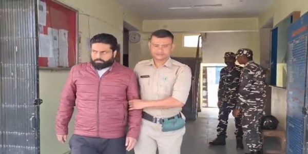 एसएसबी ने भारत-नेपाल सीमा पर फर्जी आधार कार्ड के साथ शख्स को दबोचा