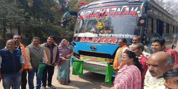 विदिशाः उन्नत उद्यानिकी तकनीक सीखने के लिए उत्तर प्रदेश रवाना हुए 30 कृषक