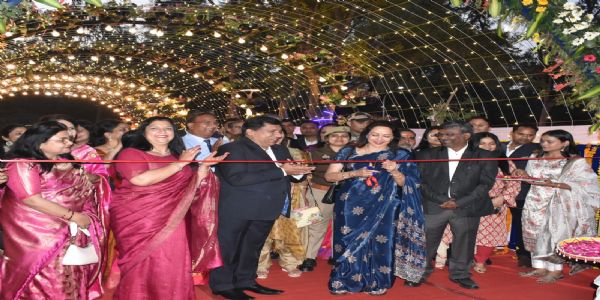 मथुरा में फ्लावर शो का सांसद हेमा मालिनी ने किया उद्घाटन