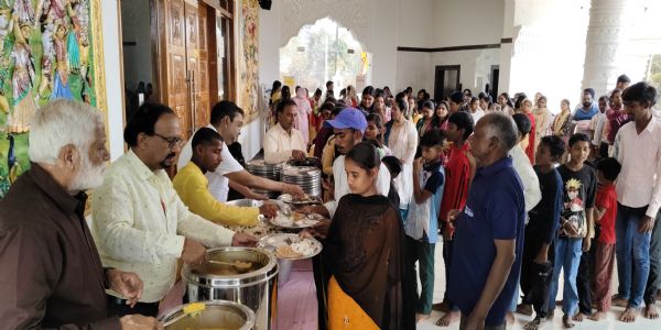 रांची के पुंदाग स्थित श्री राधा कृष्ण प्रणामी मंदिर में 254वां अन्नपूर्णा सेवा महाप्रसाद भंडारा