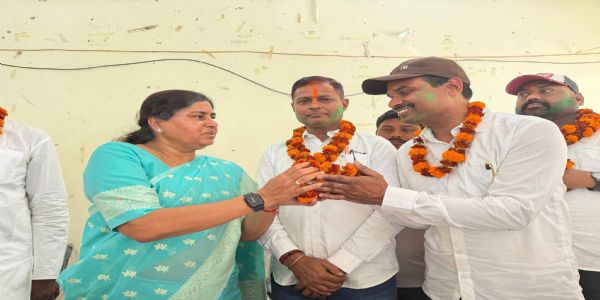 धमदाहा प्रखंड जदयू के नवनिर्वाचित पदाधिकारियों का मंत्री लेसी सिंह ने किया सम्मान