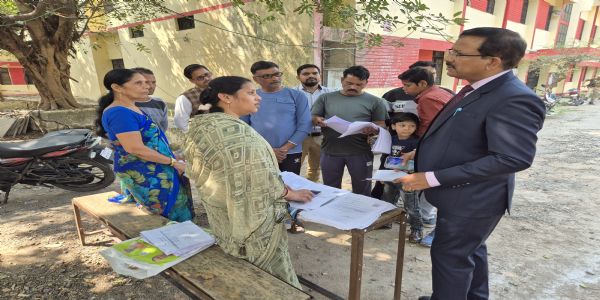 जिला निर्वाचन अधिकारी ने साै से अधिक बूथों का किया निरीक्षण