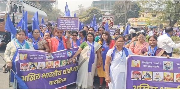 संत गाडगे जयंती शोभायात्रा में उमड़ा जनसैलाब