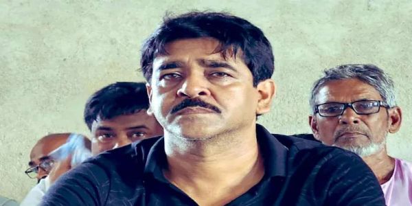 तृणमूल विधायक शौकत मोल्ला की गाड़ी पर बमबाजी का आरोप