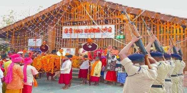 रियासत कालीन ऐतिहासिक फागुन मड़ई में प्रथम पालकी निकाली गई