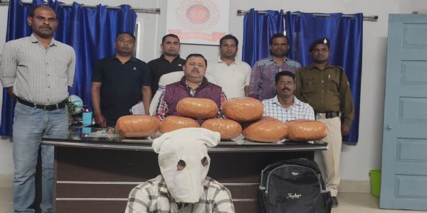 आरपीएफ ने हटिया रेलवे स्टेशन से 14 किलो गांजा के साथ युवक को किया गिरफ्तार