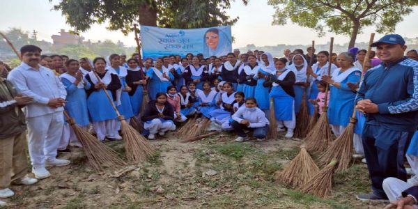 हिसार : संत निरंकारी मिशन ने महावीर कॉलोनी जलघर परिसर में चलाया सफाई अभियान