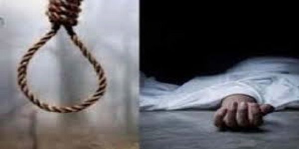 पेड़ से लटके मिले प्रेमी युग़ल के शव,पुलिस जांच में जुटी